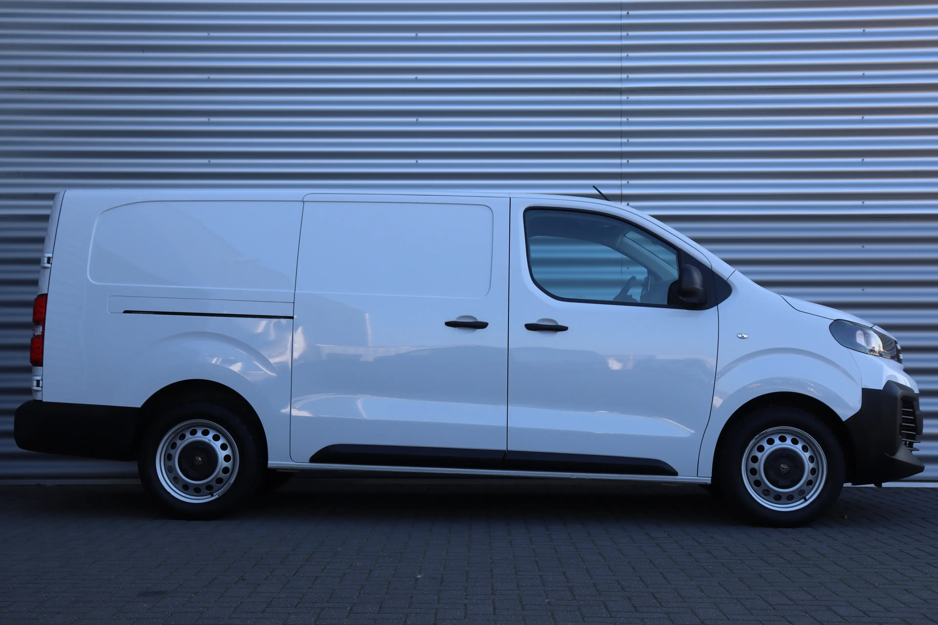 Peugeot Expert 2.0 BLUEHDI 145PK L3H1 AUTOMAAT / NAVI / AIRCO / L — photo 3