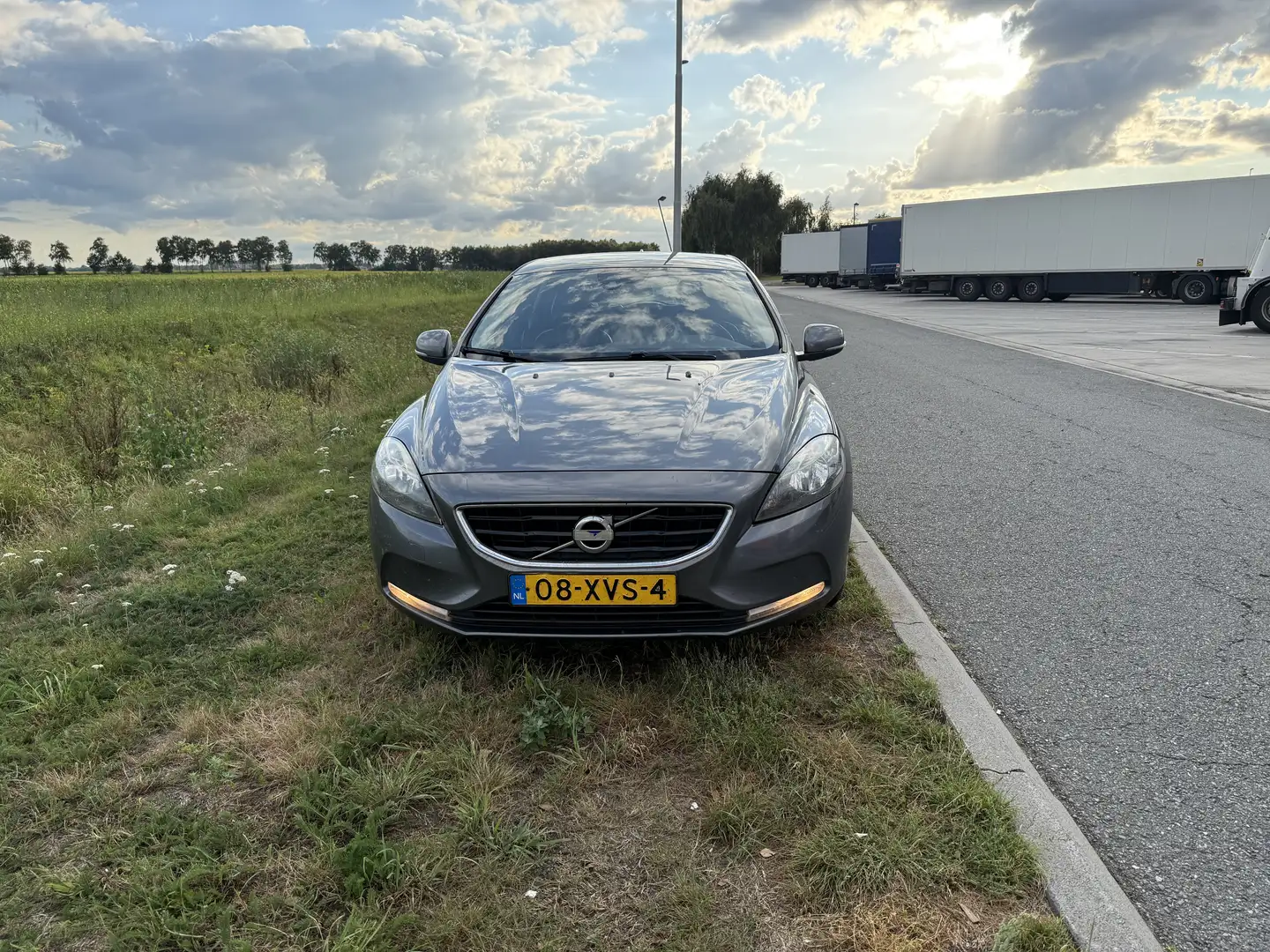 Volvo V40 D2 Momentum Grijs - 2