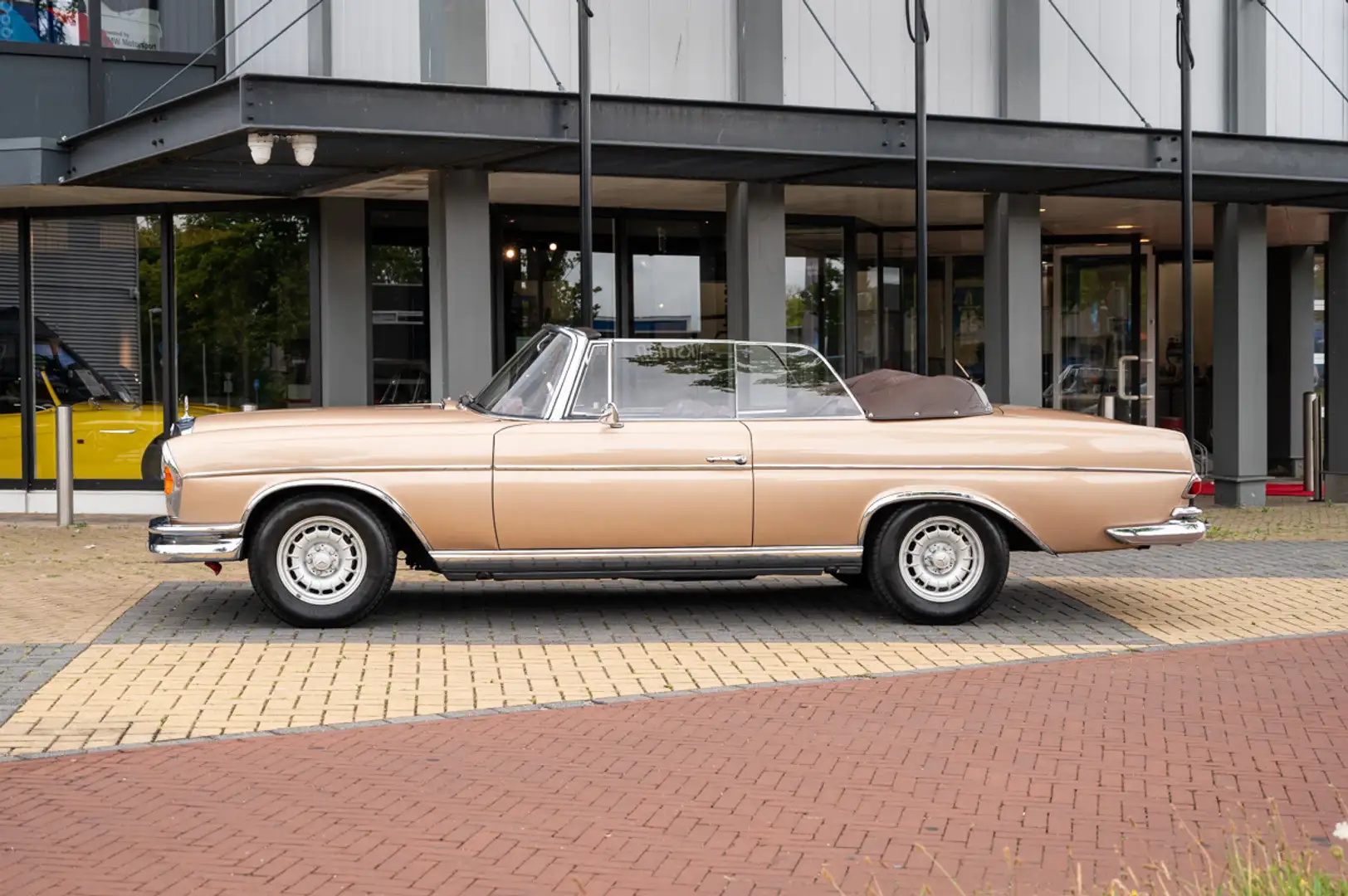 Mercedes-Benz S 250 SE W111 Cabriolet Beżowy - 2