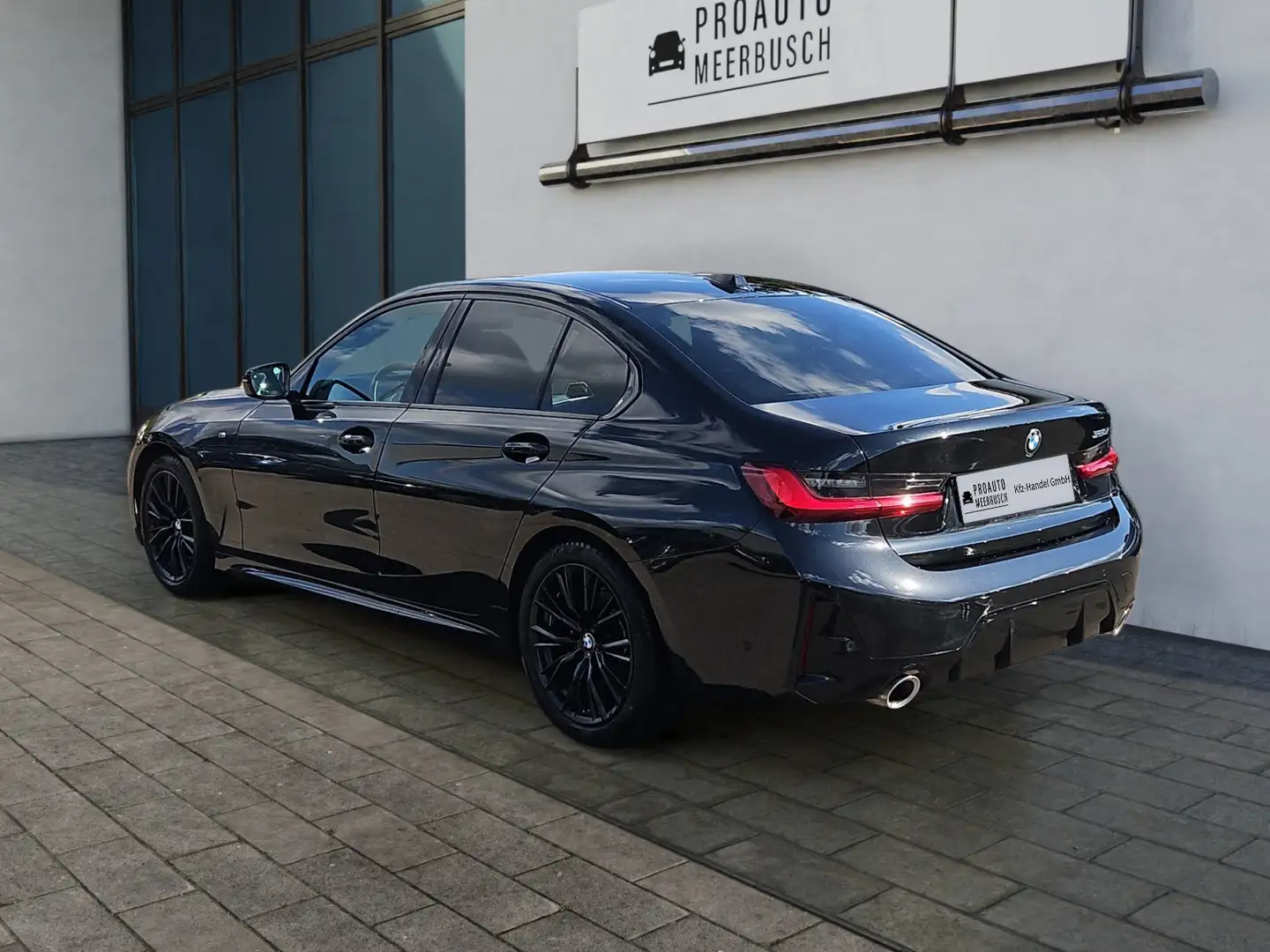 BMW 320 i M Sport ADAPTLED/GLASDACH/HIFI/ACC/RFK/360 Black - 2