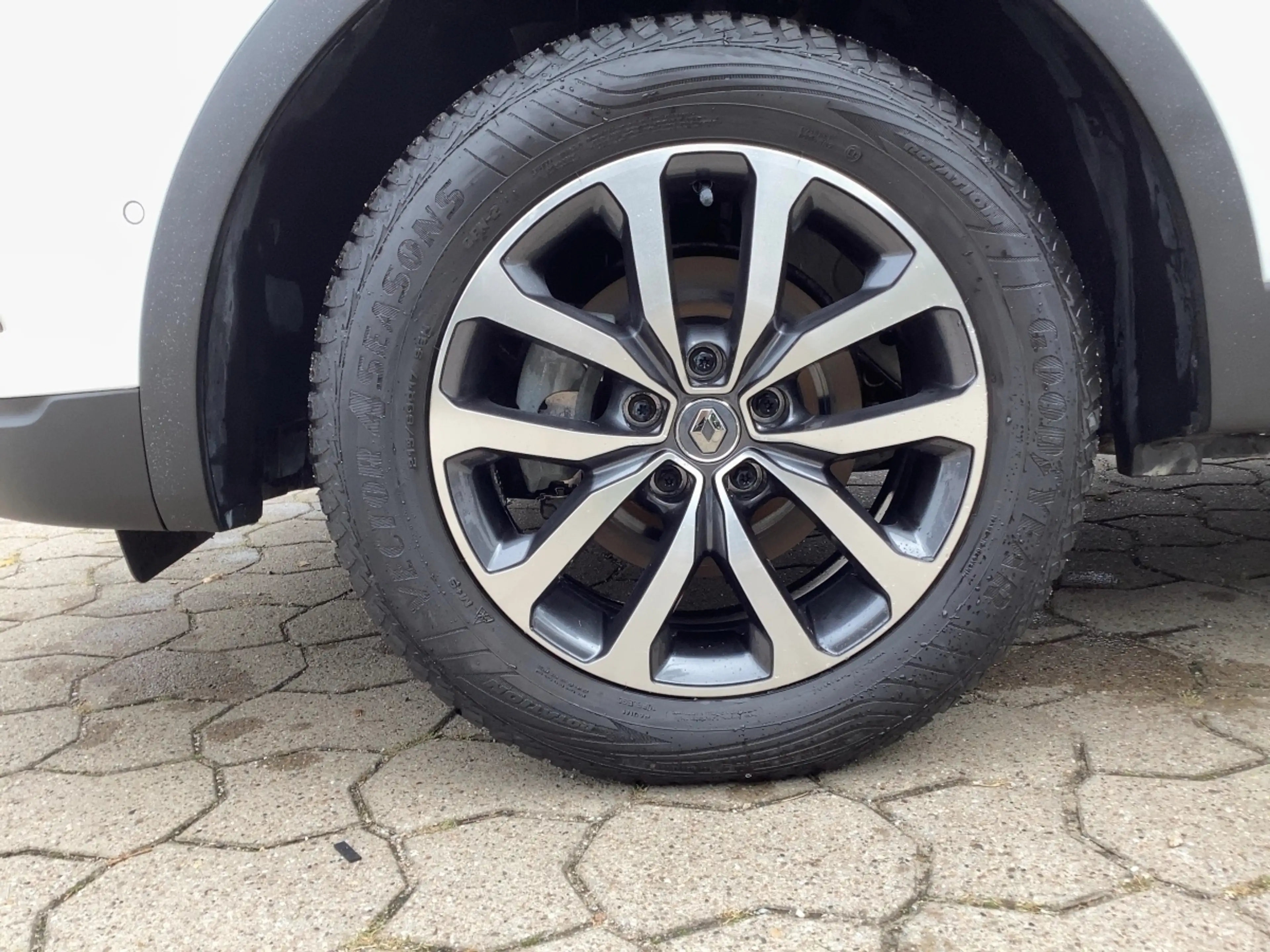 Renault Kadjar TCe 140 EDC Black Edition — photo 7