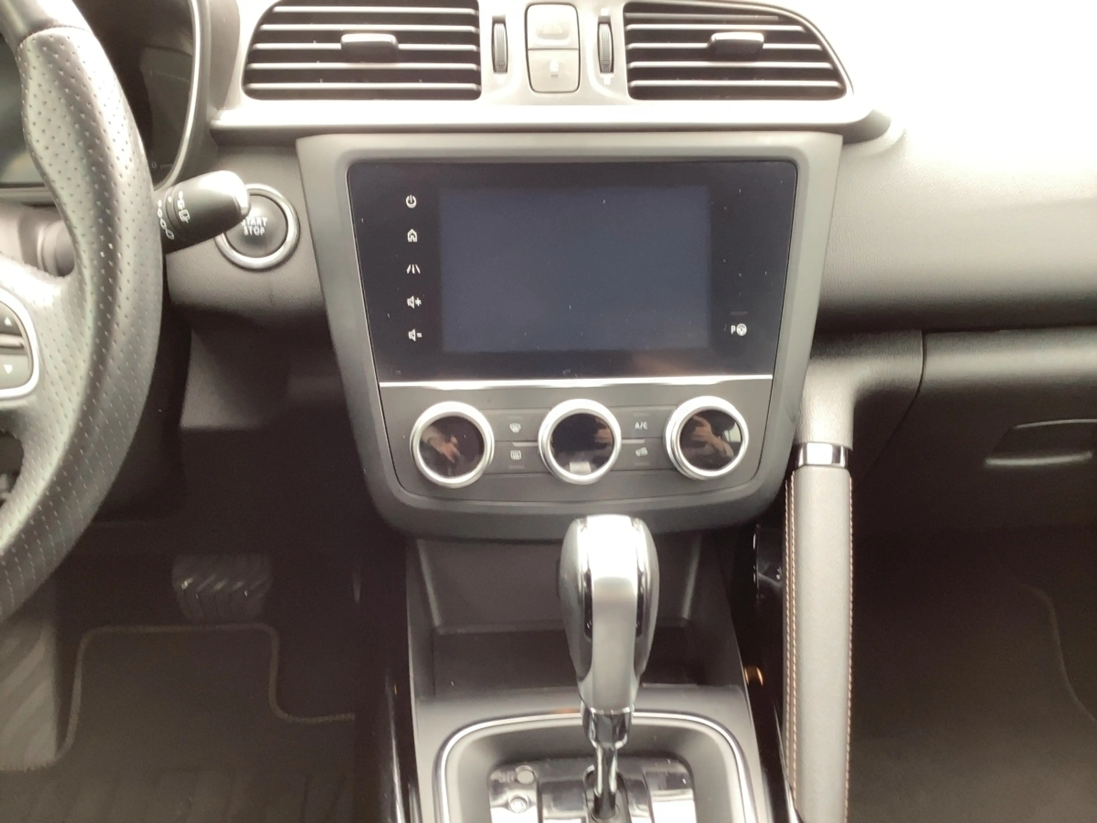 Renault Kadjar TCe 140 EDC Black Edition — photo 10