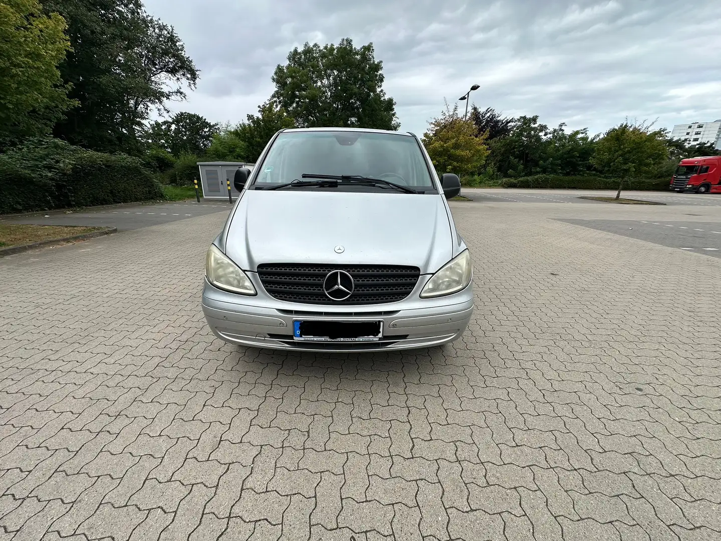 Mercedes-Benz Vito Vito 115, 2.0 CDI, 8-Sitzer, Anhängerkupplung Silber - 2