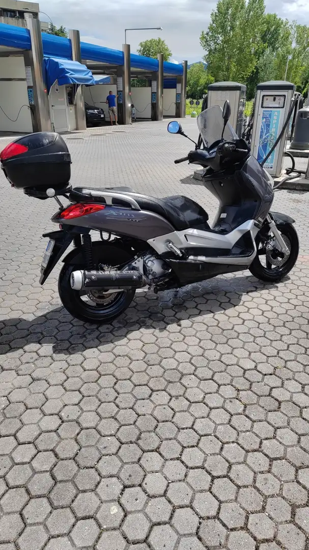 Yamaha X-Max 250 Grigio - 2