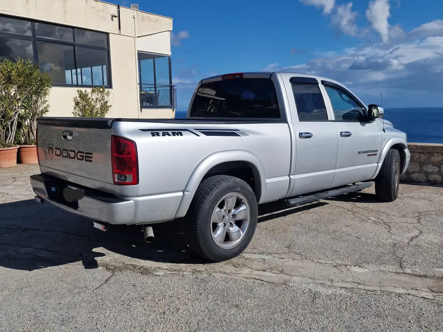 Dodge RAM 1500 pickup Argent - 1