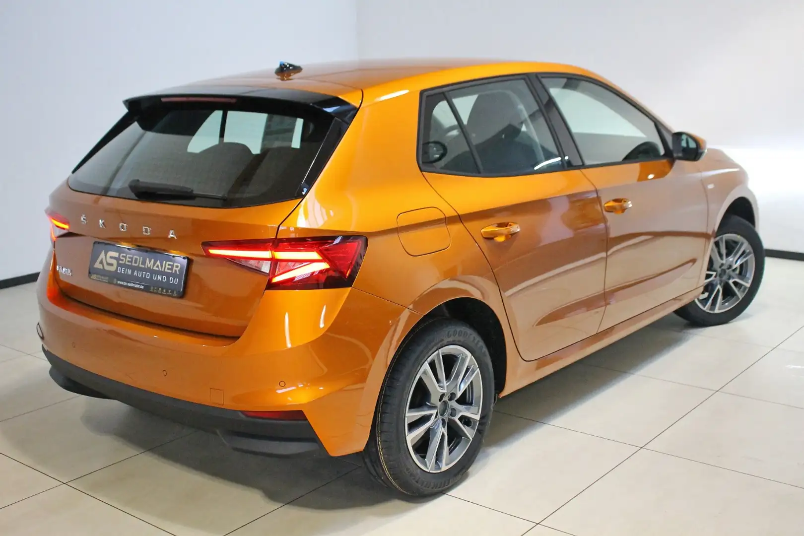Skoda Fabia 1.0 MPI Tour Kamera|SHZ|APPs|DAB|LED|Temp Oranje - 2