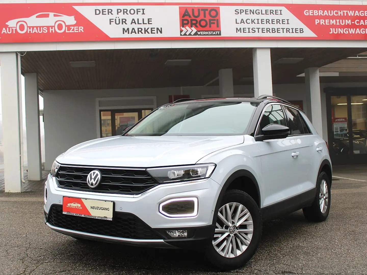 Volkswagen T-Roc 1,5 TSI ACT Design DSG *AHK, NAVI, Rü.Kam* Weiß - 1