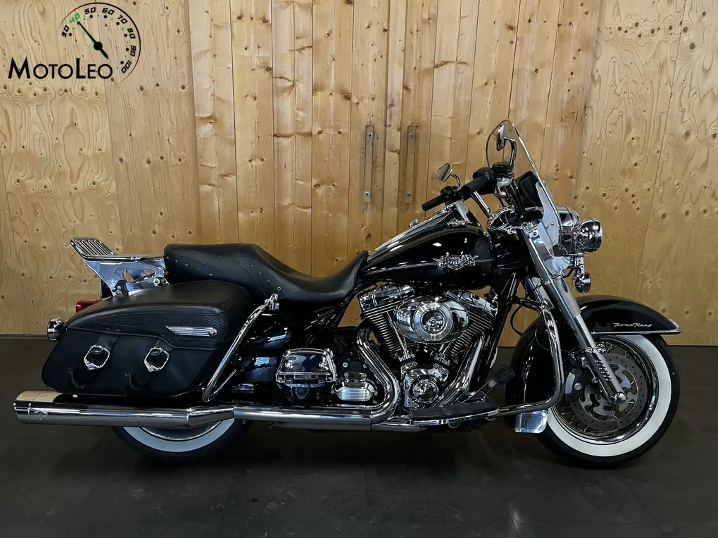 Harley-Davidson Road King CLASSIC FLHRC Noir - 1