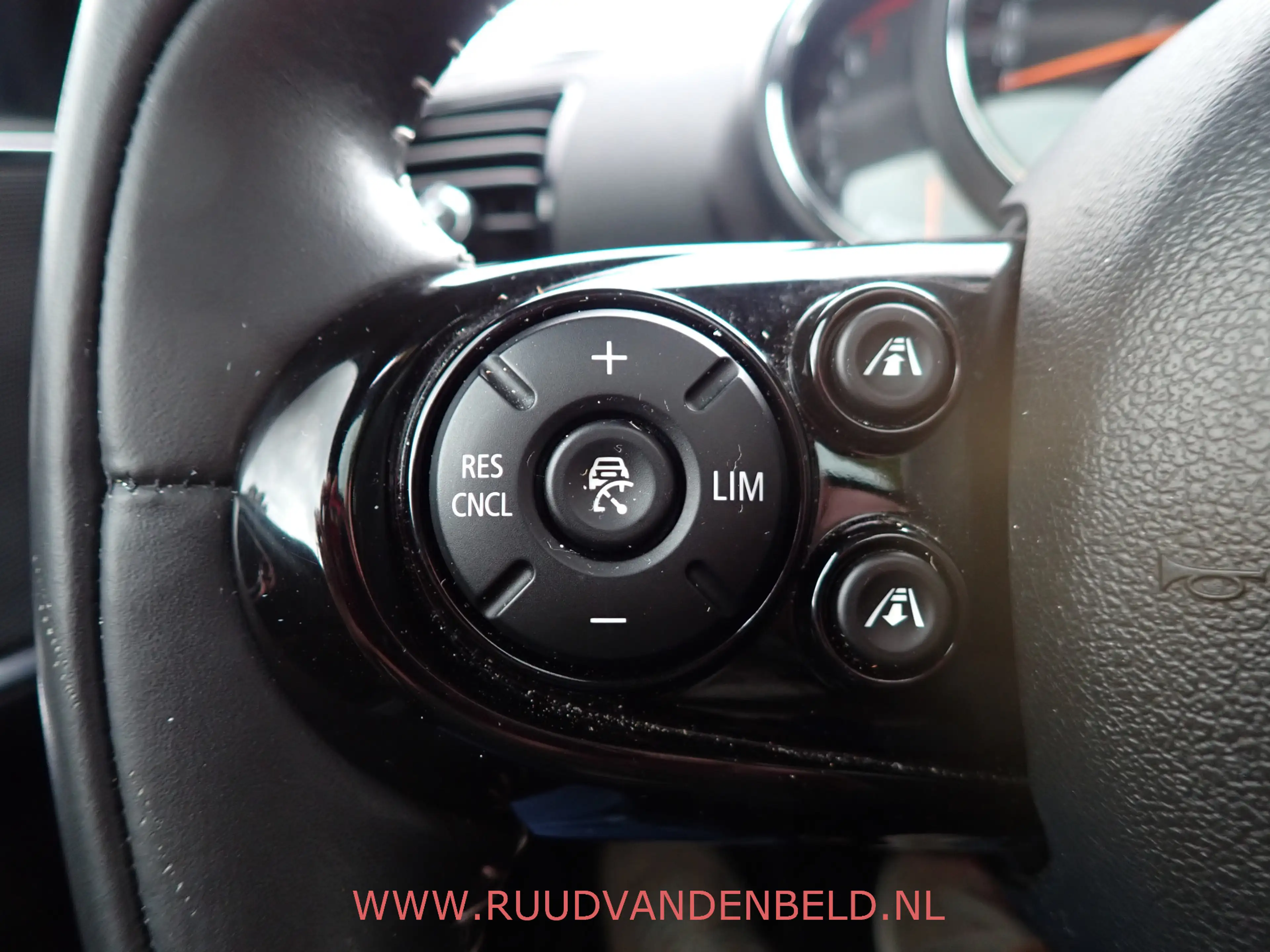 MINI Cooper S Clubman 2.0 Chili ACC / H&K / TREKHAAK / CAMERA / CARPLAY — photo 14
