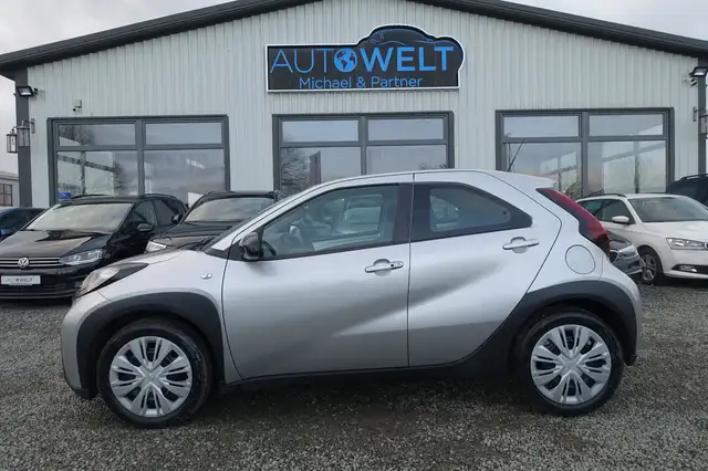 Toyota Aygo(X) 1.0 KLIMAAUT ACC KAM LED APP DAB TÜV Neu