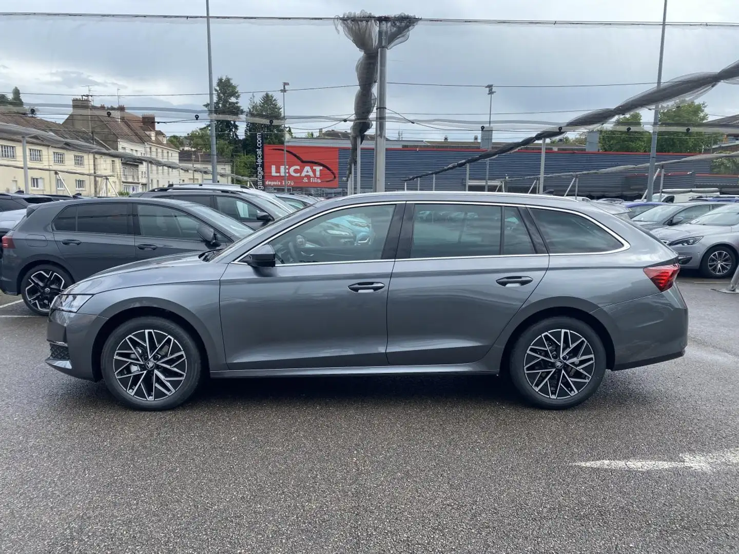 Skoda Octavia IV (2) COMBI 2.0 TDI 150 SELECTION DSG7 ATTELAGE / Gris - 2