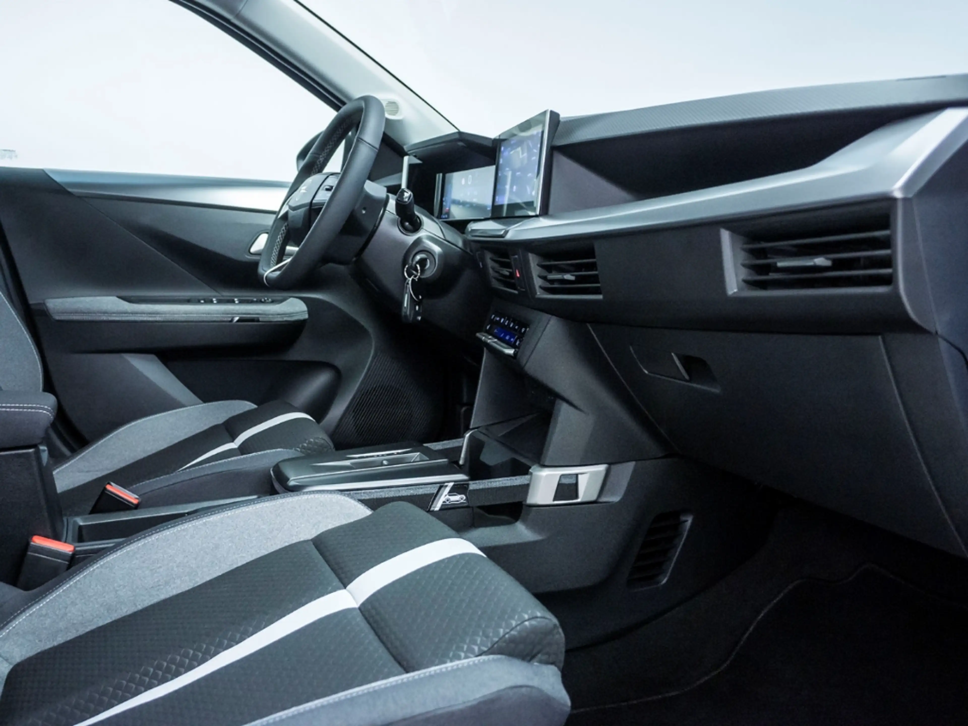 Opel Frontera GS 1.2 AUTOMATIK SITZHEIZUNG HYBRID (GW221) — photo 19