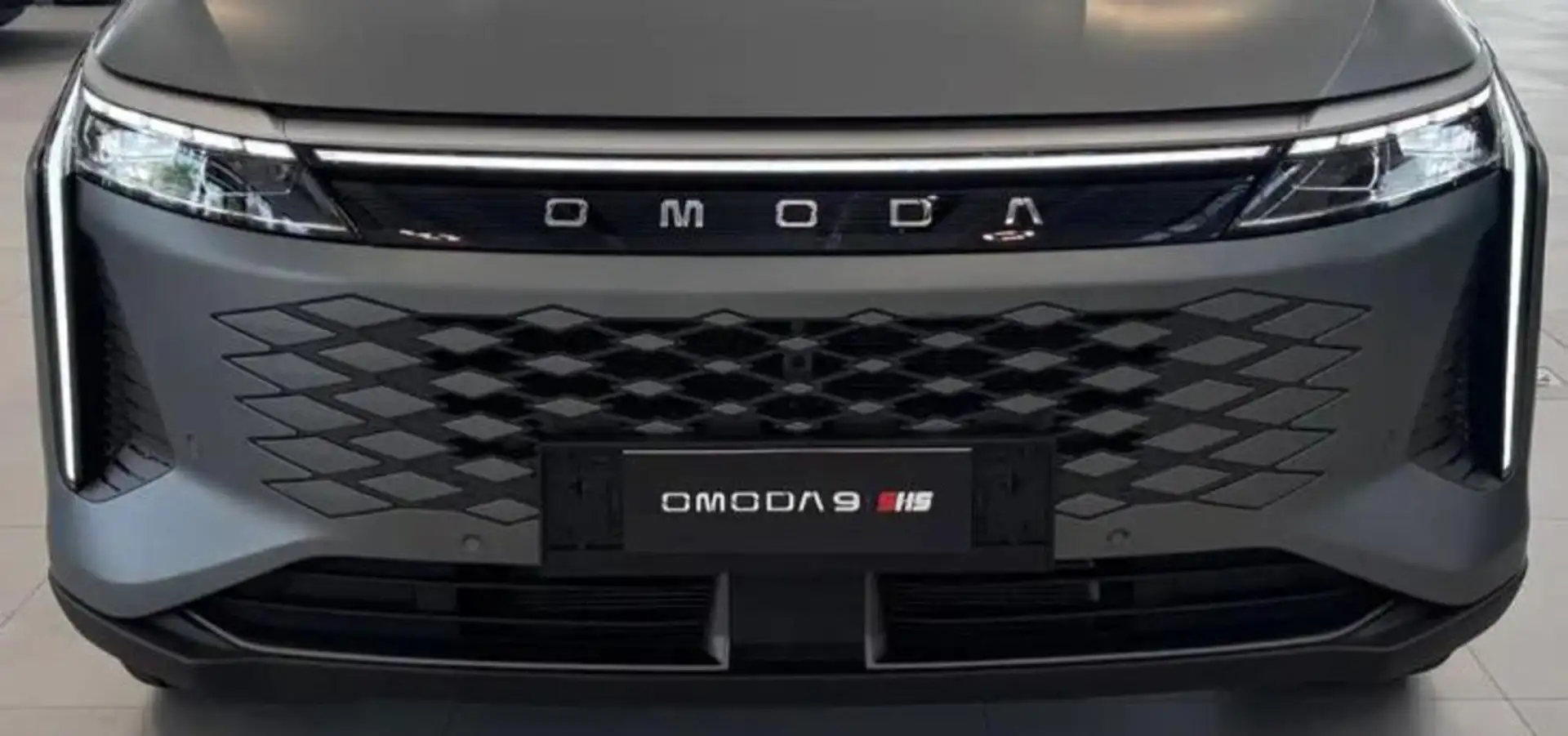 Omoda 9 1.5 TGDI PHEV + 3 MOTORI ELETTRICI + 4X4 Grau - 2