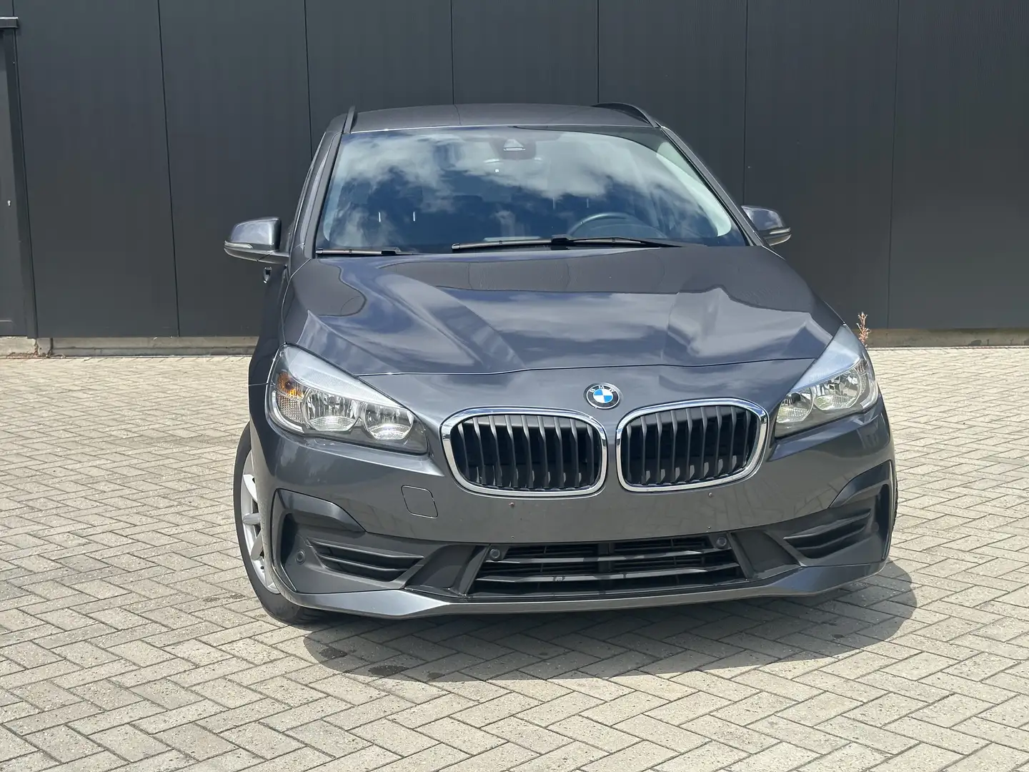 BMW 216 216d Active Tourer Aut. Advantage crna - 2