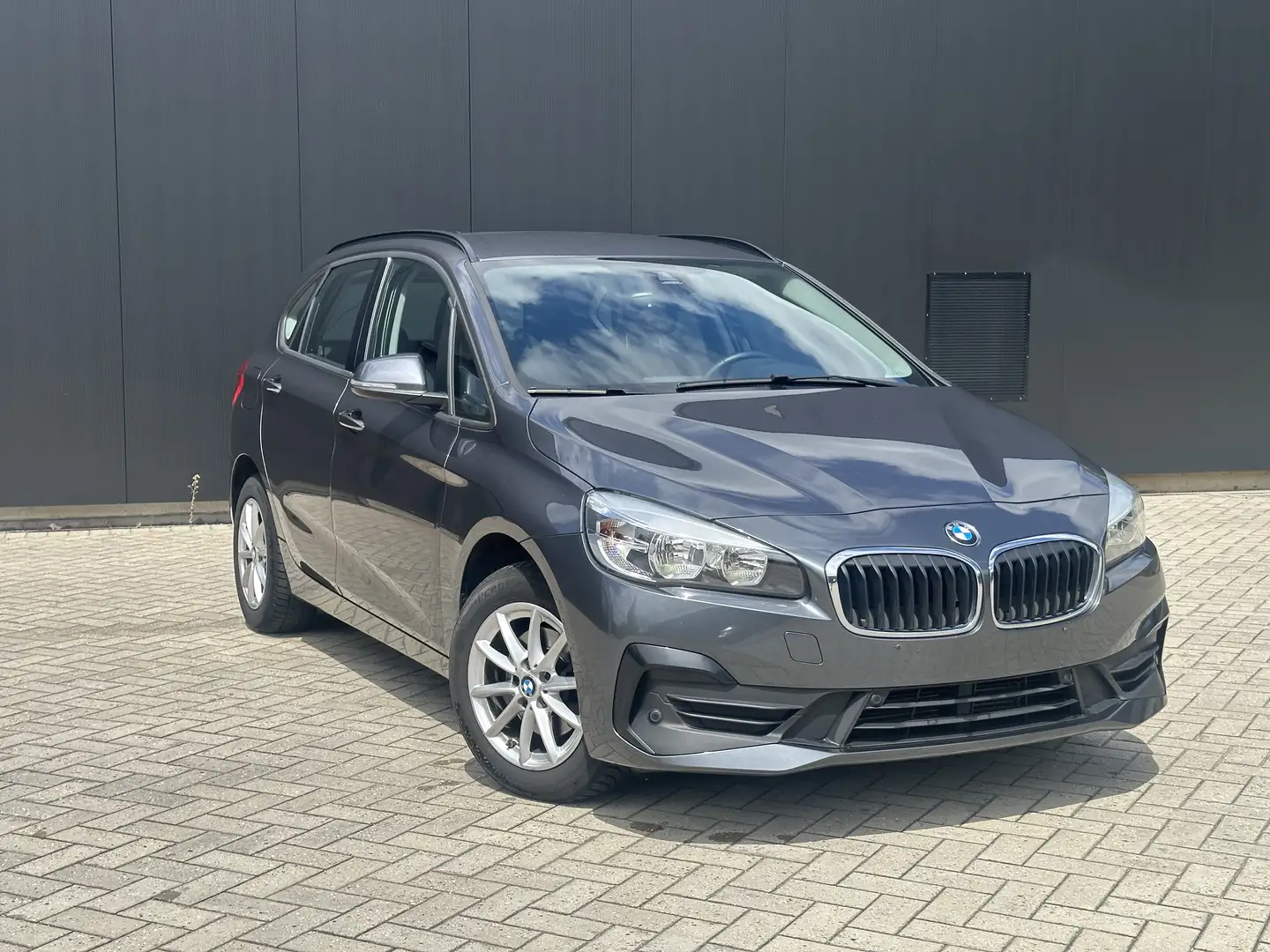 BMW 216 216d Active Tourer Aut. Advantage crna - 1
