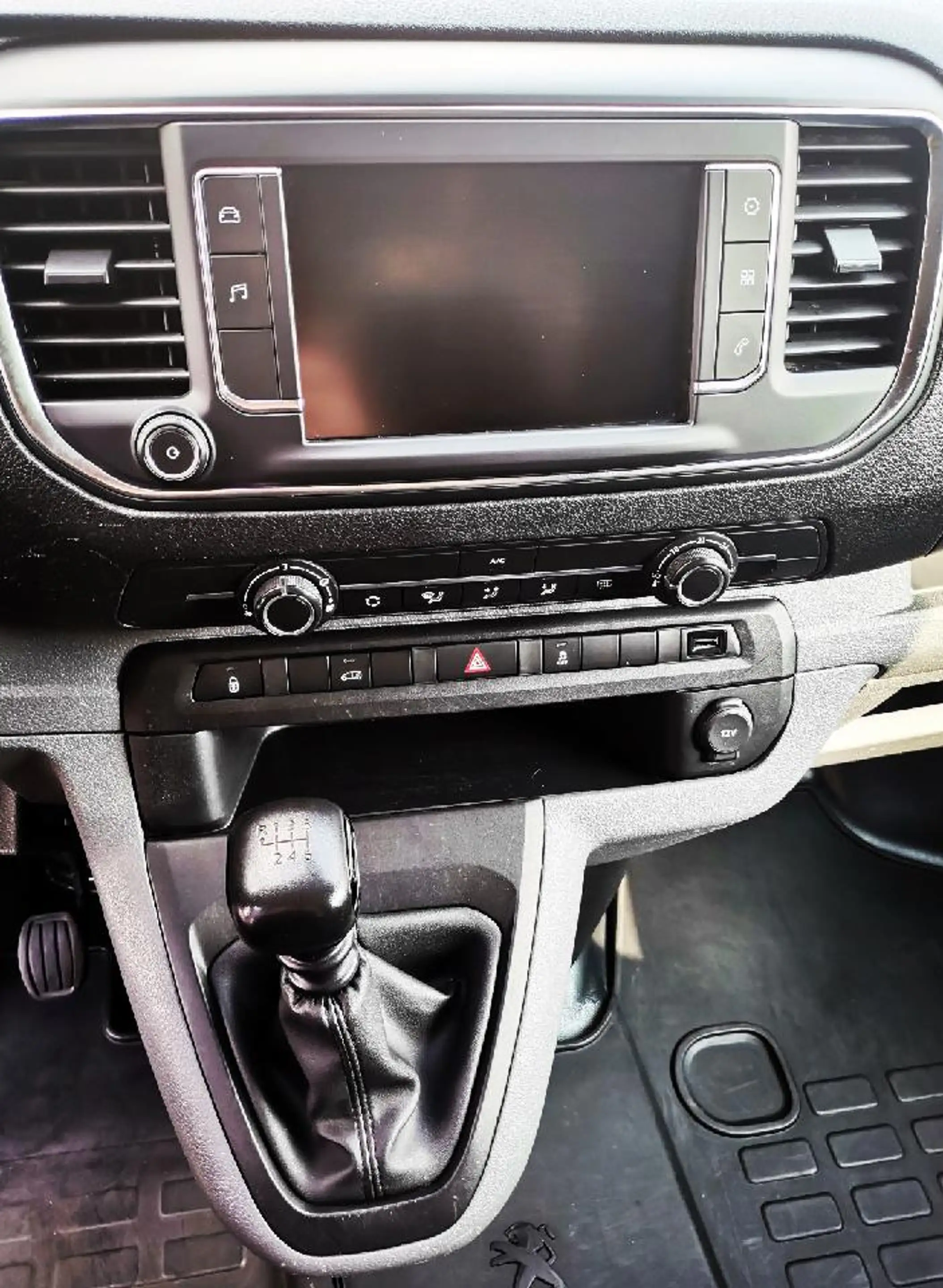 Peugeot Expert Premium L2, Ganzjahresreifen — photo 15