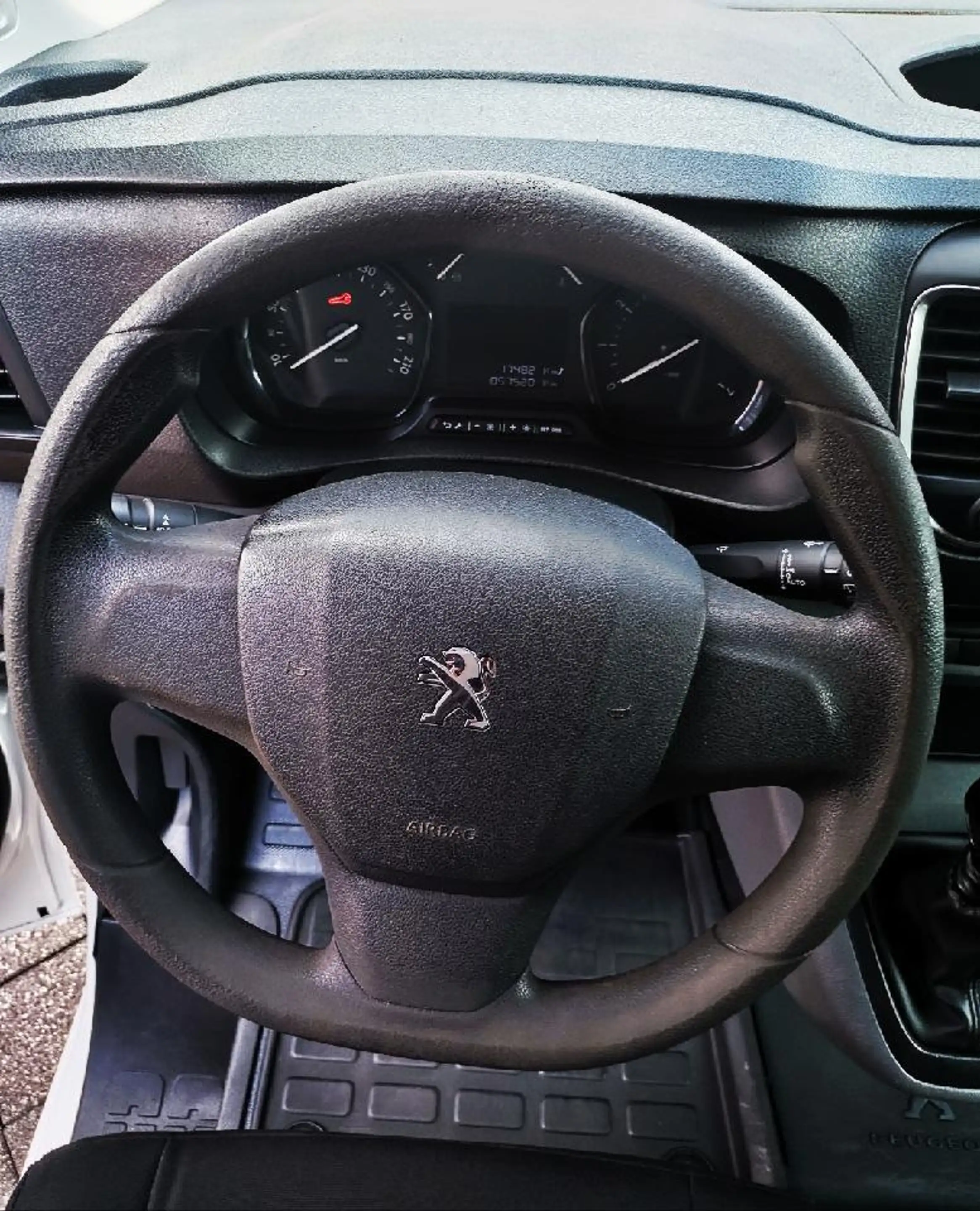 Peugeot Expert Premium L2, Ganzjahresreifen — photo 13