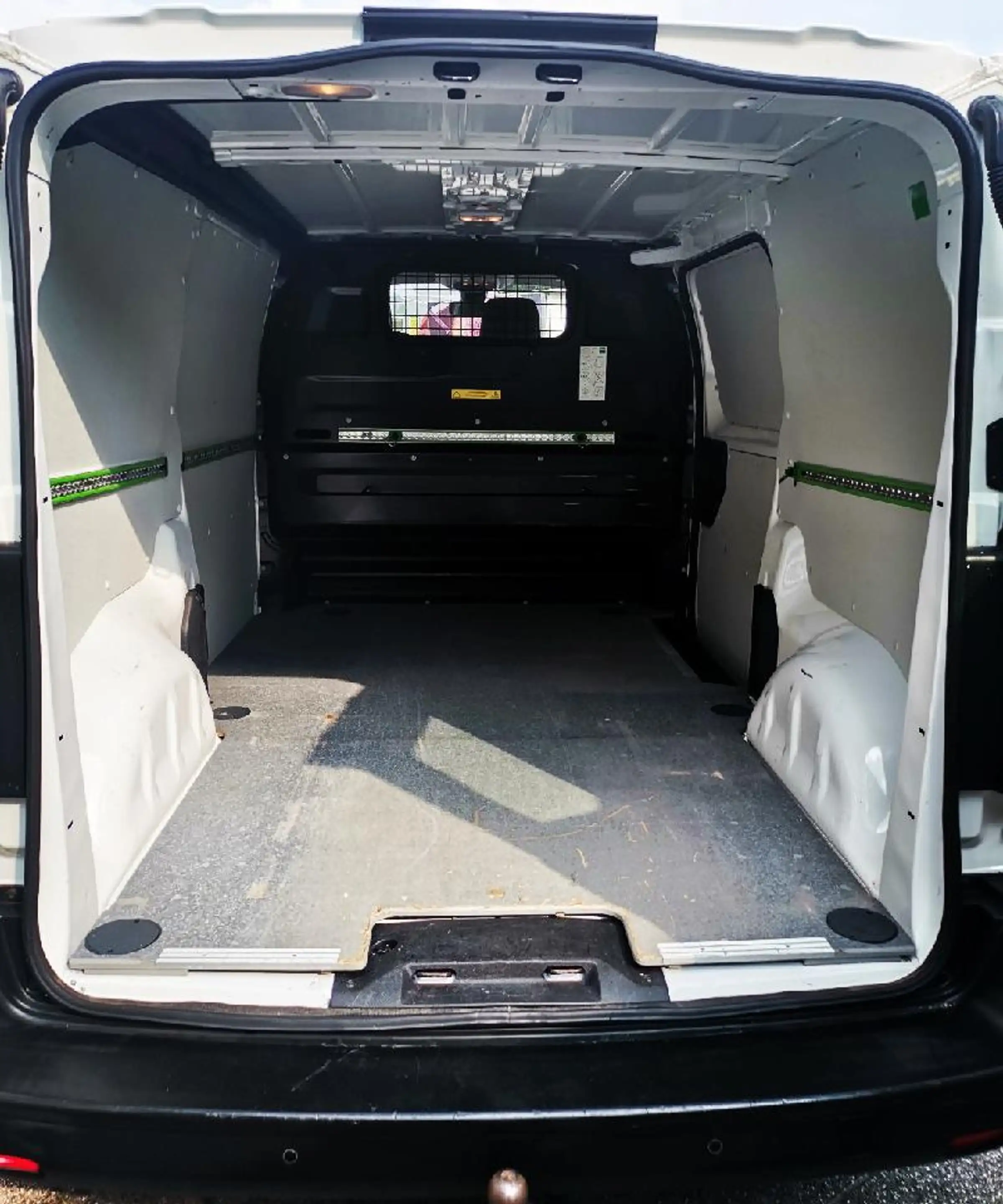 Peugeot Expert Premium L2, Ganzjahresreifen — photo 9