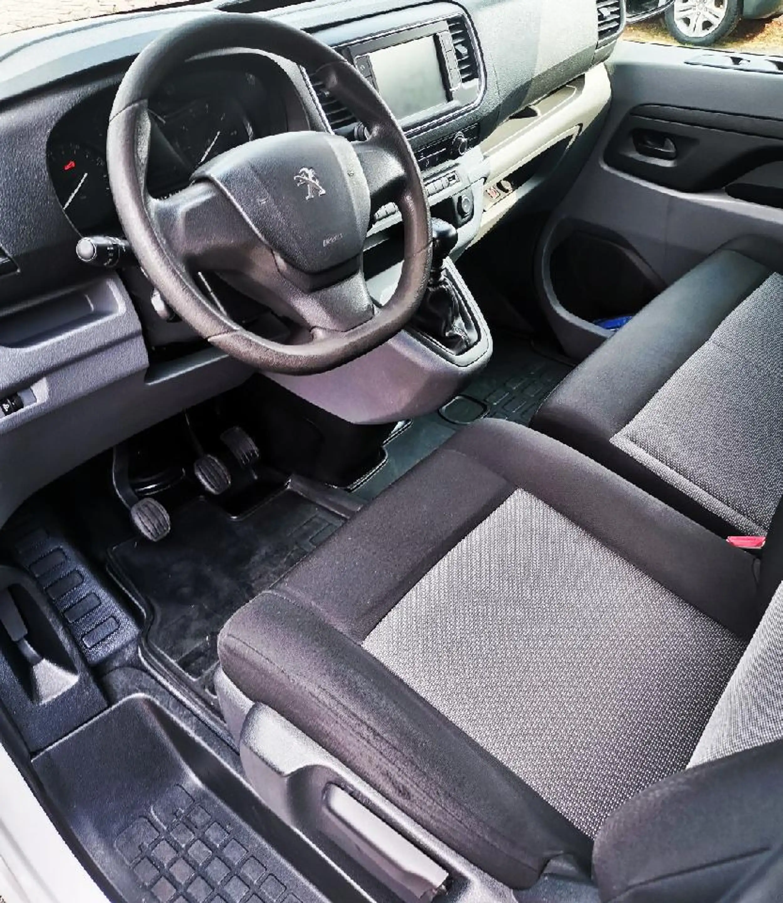 Peugeot Expert Premium L2, Ganzjahresreifen — photo 12