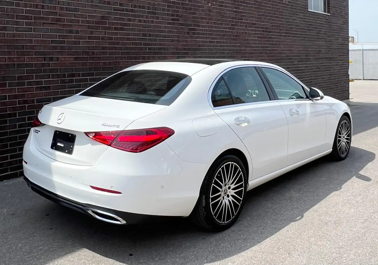 Mercedes-Benz C-Class снимка Mercedes-Benz C-Class
