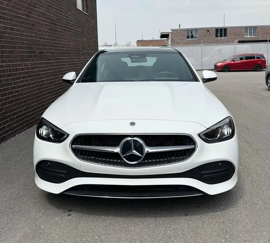 Mercedes-Benz C-Class снимка Mercedes-Benz C-Class