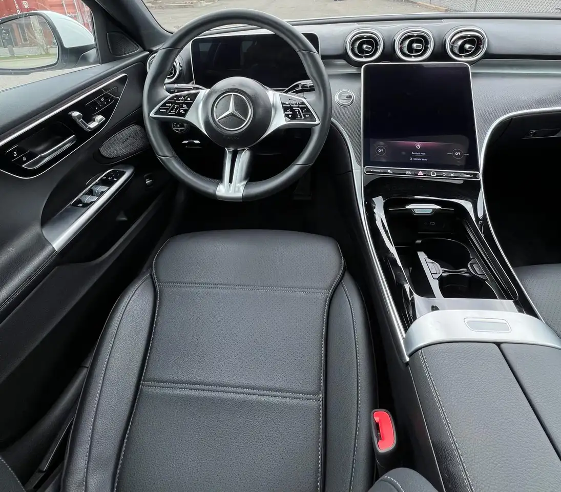 Mercedes-Benz C-Class снимка Mercedes-Benz C-Class