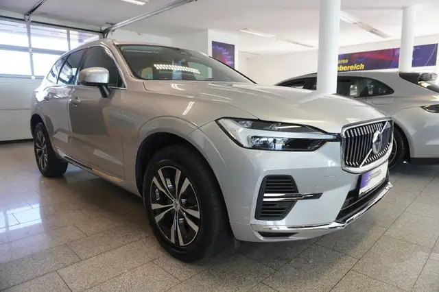 Volvo XC60 view 3