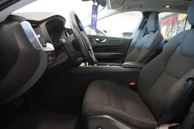 Volvo XC60 view 8