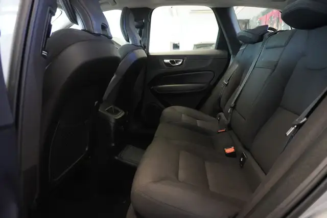 Volvo XC60 view 9