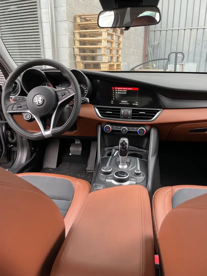 Alfa Romeo Giulia 2.2 t Business Sport Launch Edition 180cv auto - 2