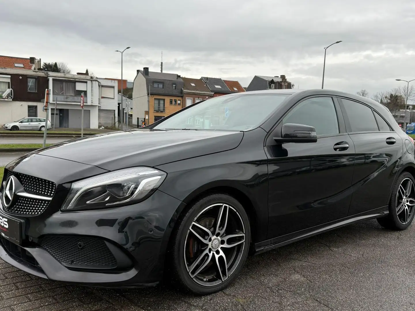 Mercedes-Benz A 180 A180d *AMG *FEUX LED *CRUISE *BI-ZONE *SIEGE CHAUF Schwarz - 2