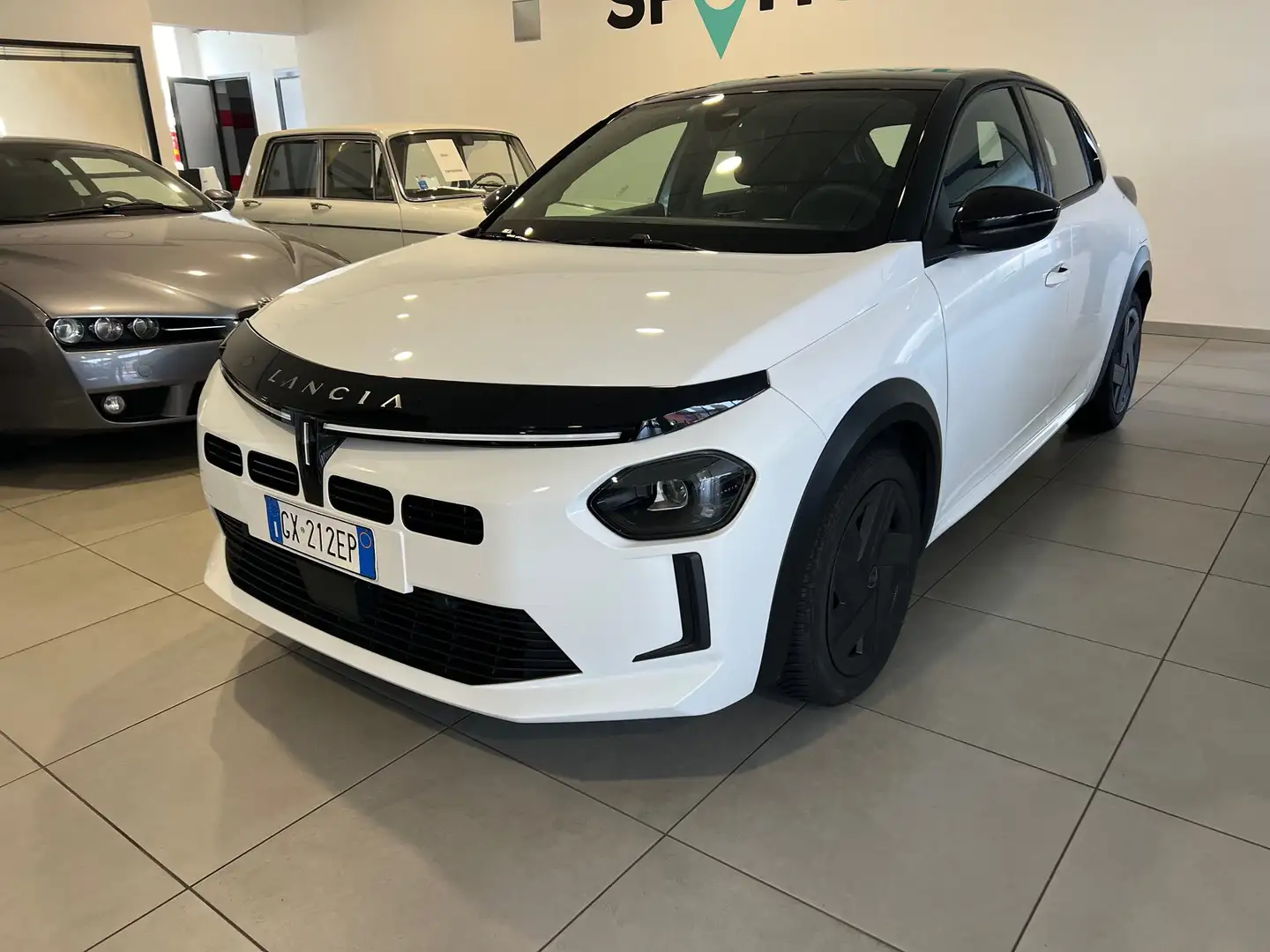 Lancia Ypsilon Ypsilon IV 2024 1.2 mhev LX 110cv e-dct Bianco - 1