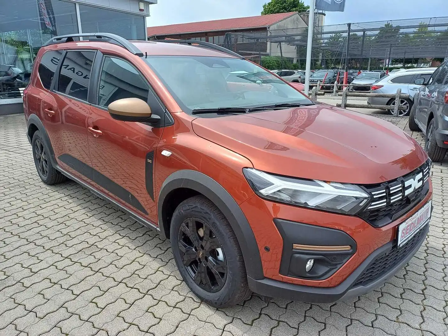 Dacia Jogger 1.6 HYBRID 140 Extreme+ 7-Sitzer/NAVI/SITZHEIZUNG/ Braun - 2