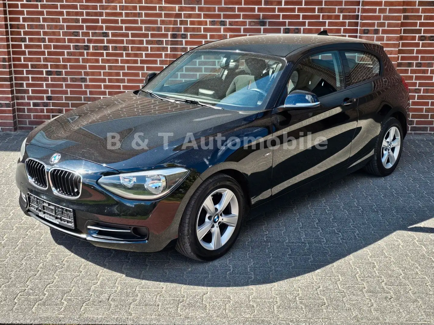 BMW 116 d Lim. 3-trg. Sport Line Negro - 1