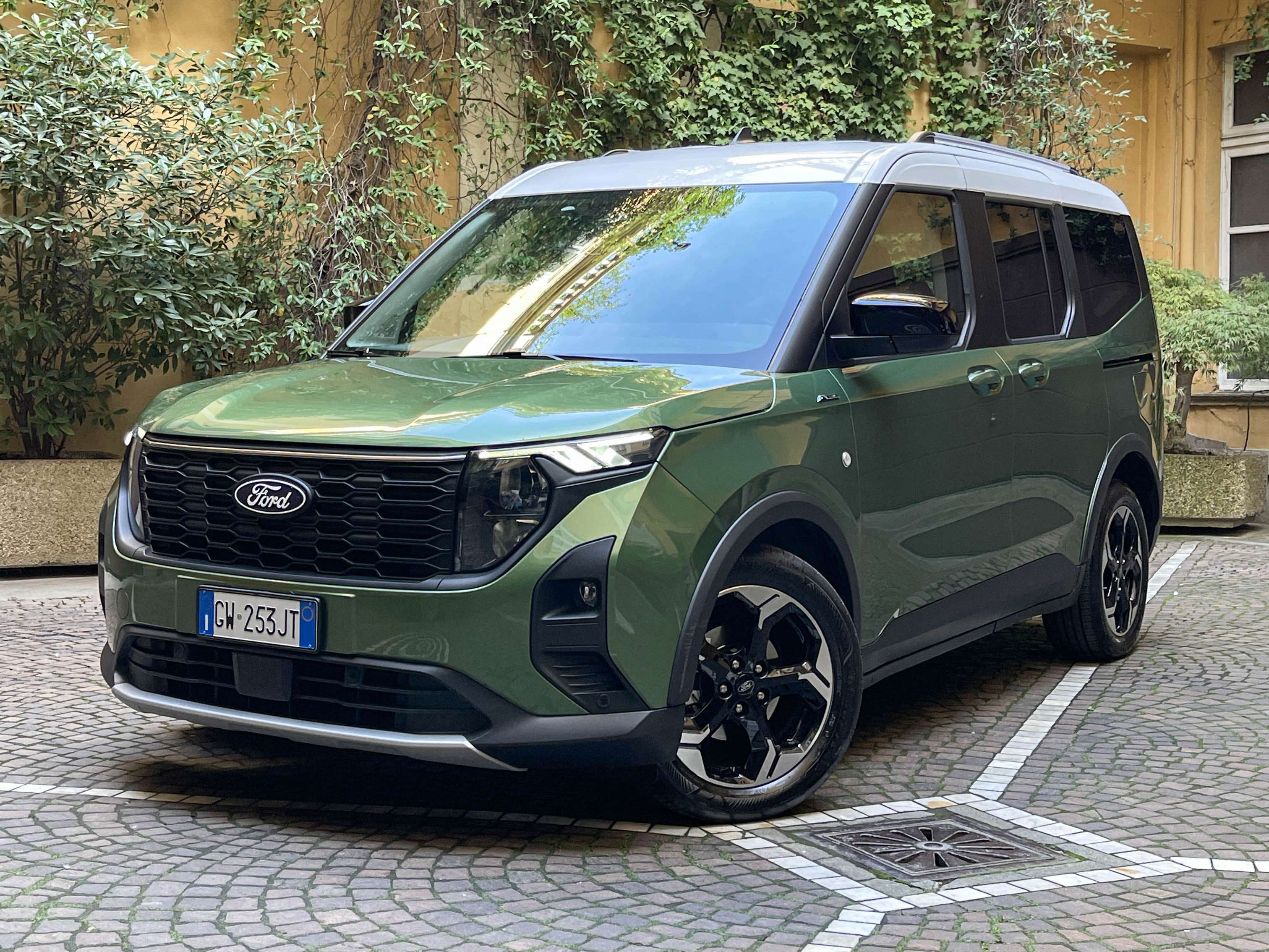 2024 Ford Tourneo