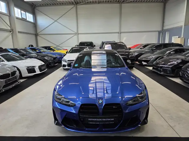 BMW M4 view 3