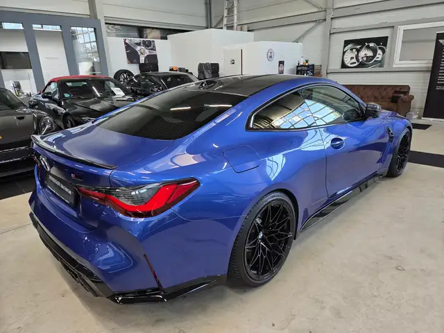 BMW M4 view 10
