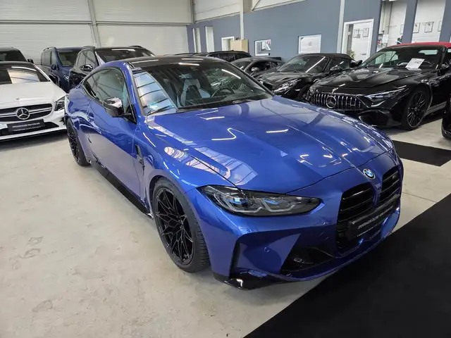 BMW M4 view 8