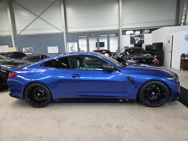 BMW M4 view 9