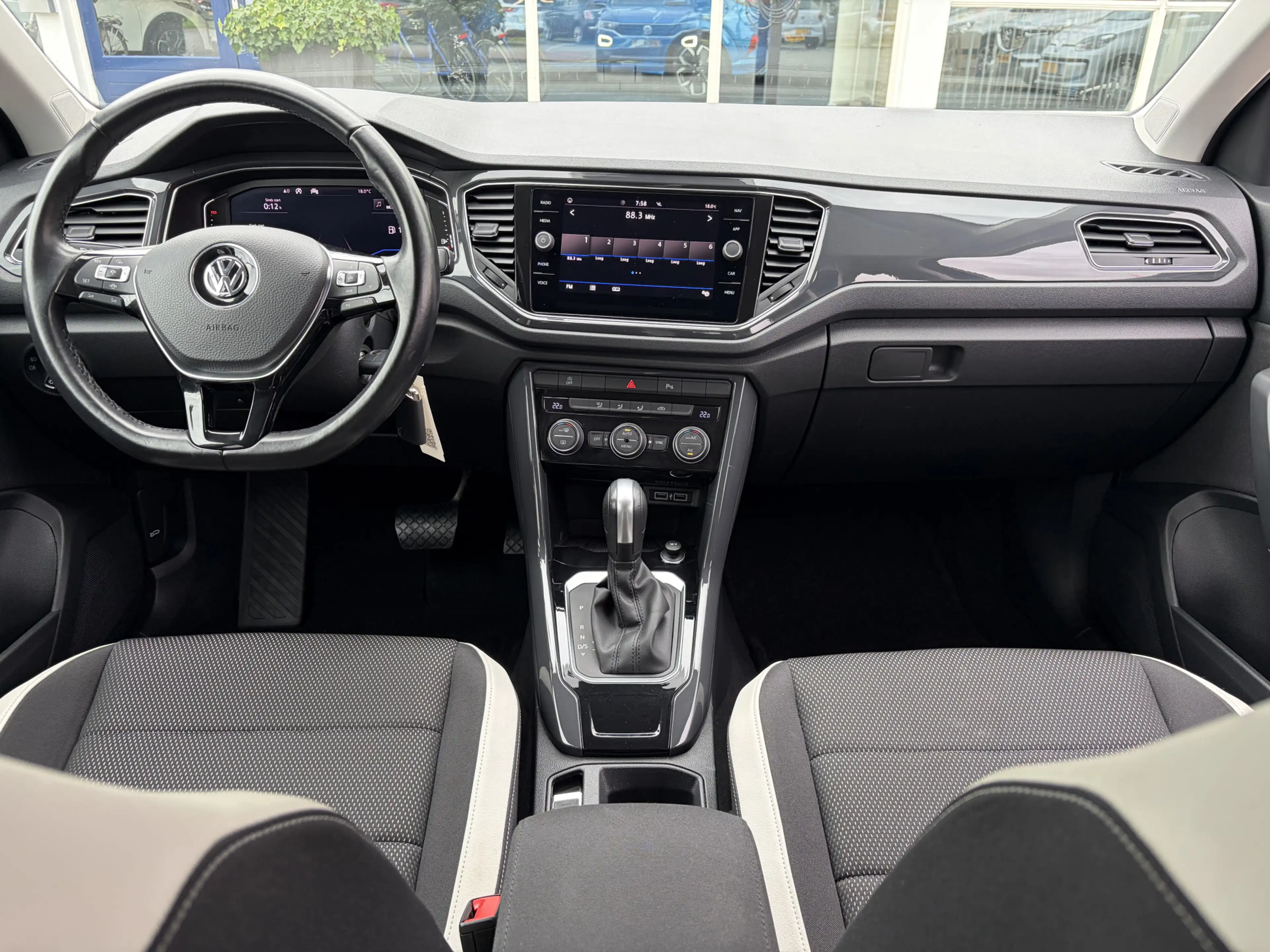 Volkswagen T-Roc 1.5 TSI Sport | AUTOMAAT | Camera | Virtual | Rijk — photo 2