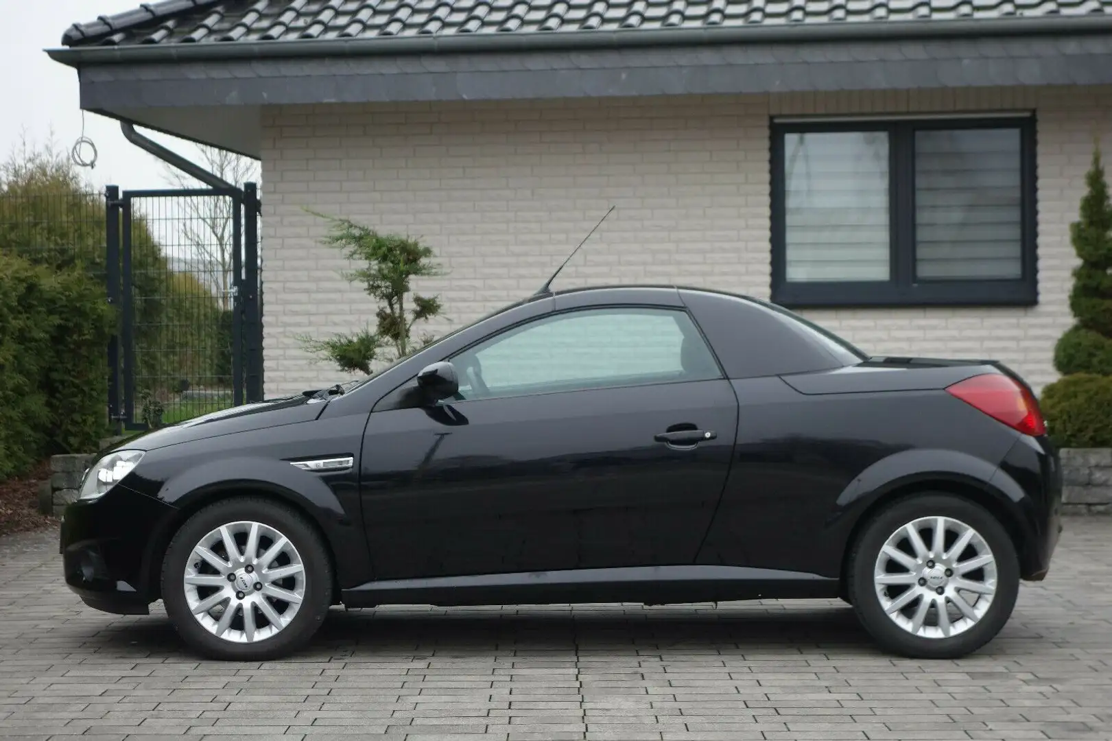 Opel Tigra Twin Top Edition *PDC / Teilled. / Sitzh* crna - 2