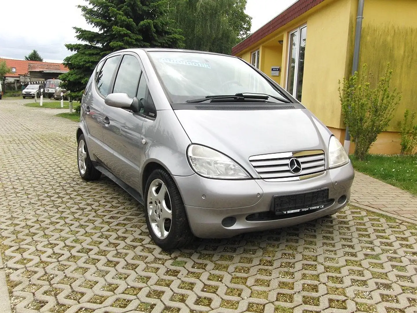 Mercedes-Benz A 190 Elegance Automatik Grau - 1