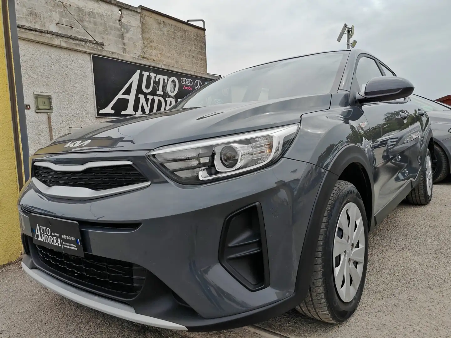 Kia Stonic Kia Stonic 1.2 DPI Urban Navig Cruise 2022 Grigio - 1