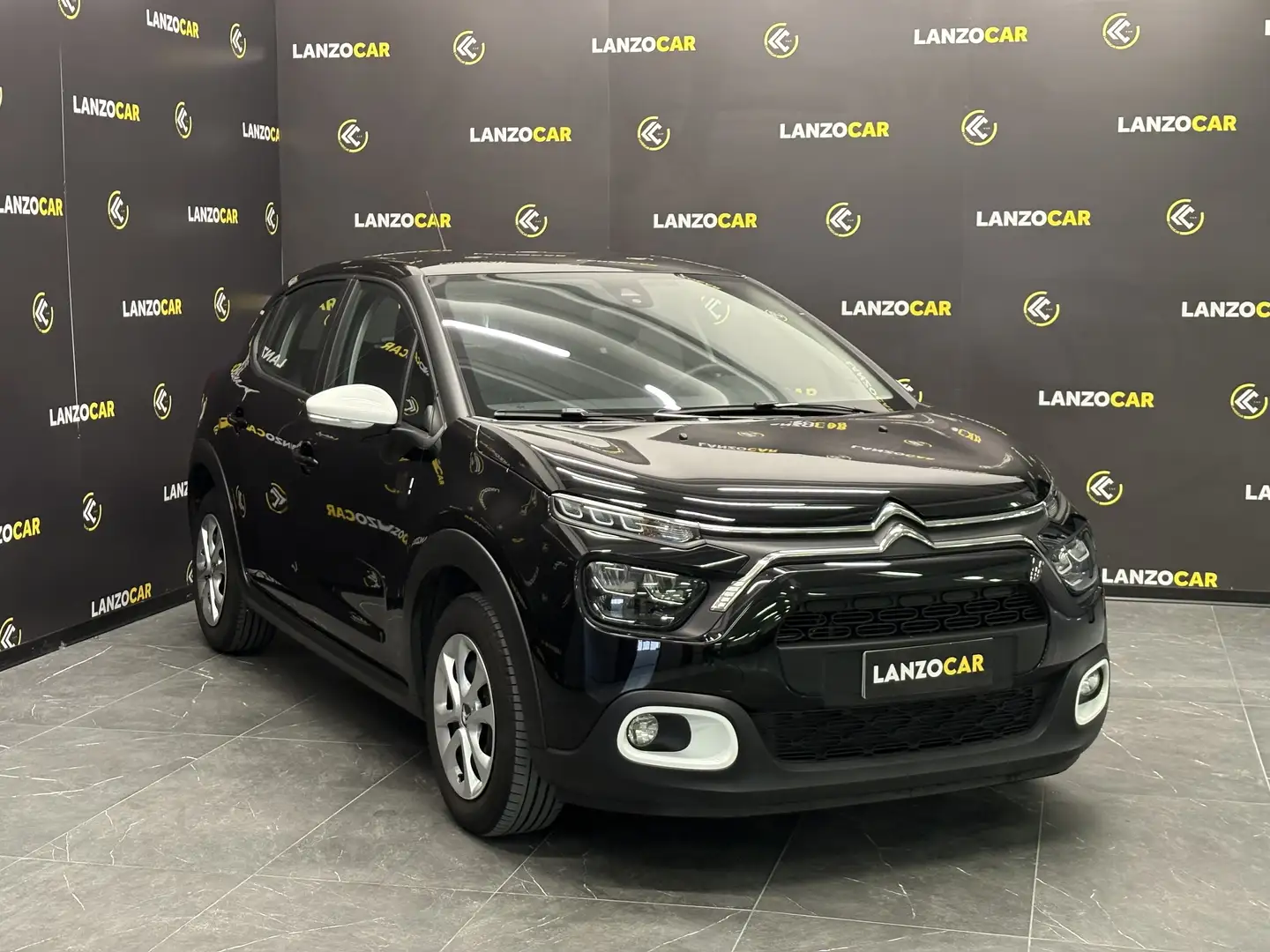 Citroen C3 1.2 YOU*PURETECH*DIVERSE COLORAZIONI* Zwart - 2