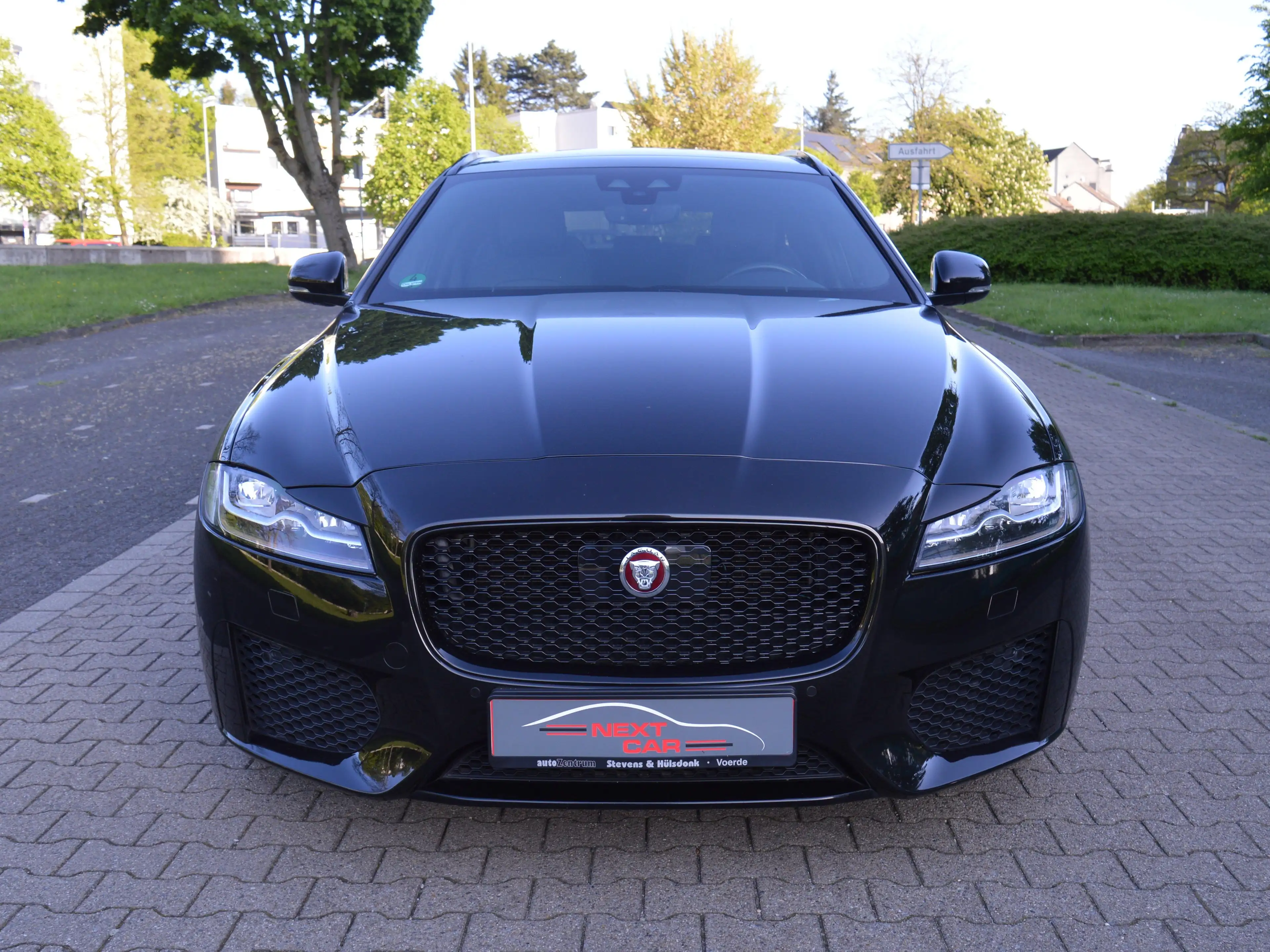 Jaguar XF Chequered Flag AWD*Panoramadach*Leder*Navi* — photo 2