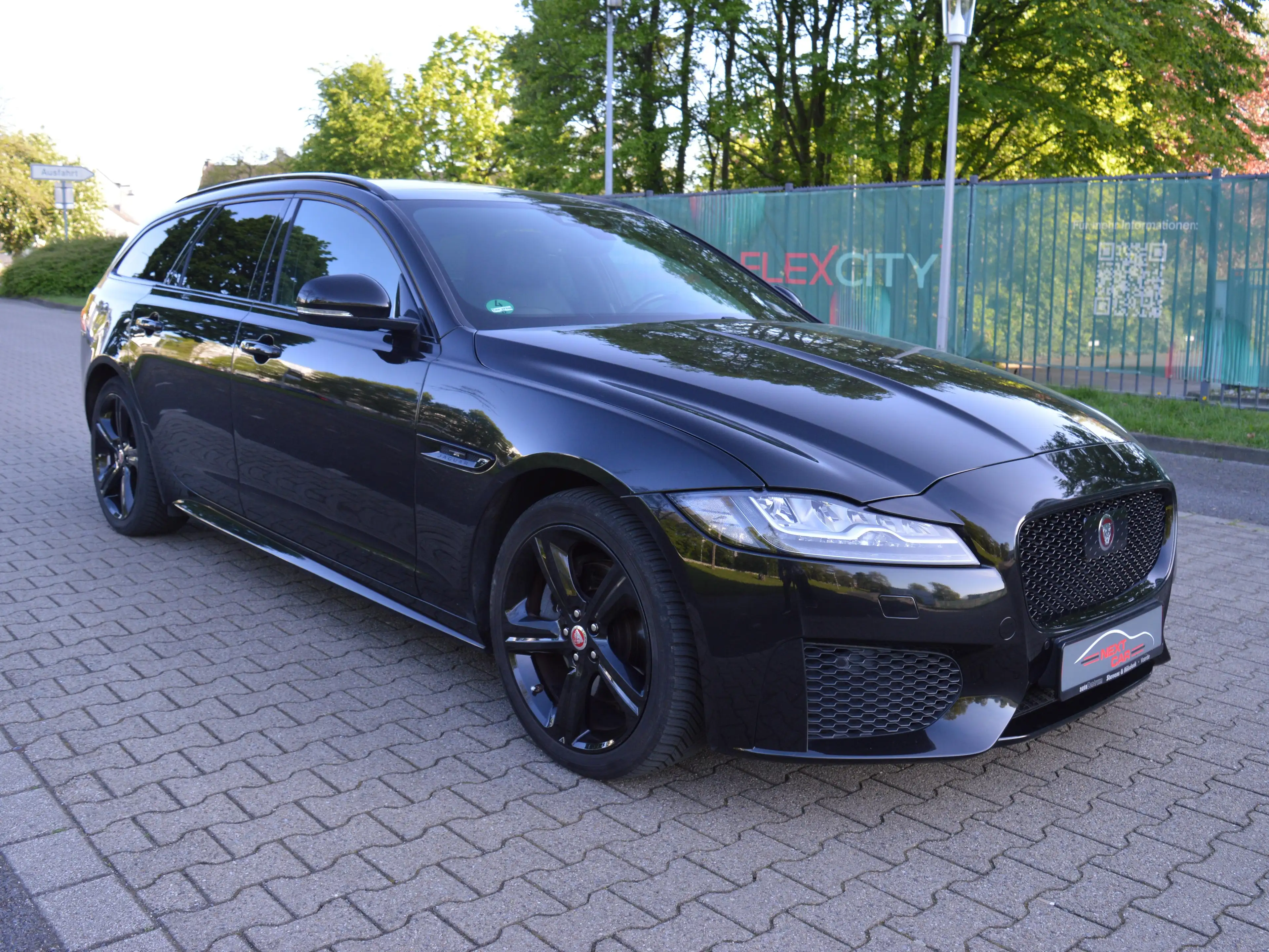 Jaguar XF Chequered Flag AWD*Panoramadach*Leder*Navi* — photo 4