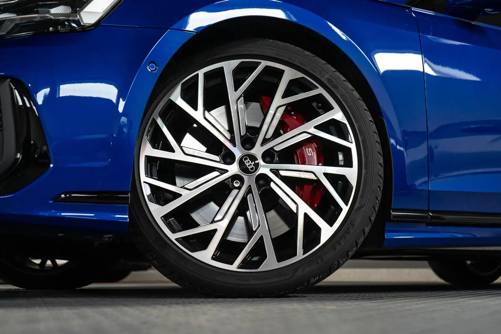 Audi S8 4.0 TFSI quattro Carbon AHK STHZ ABT POWER S Blau - 2