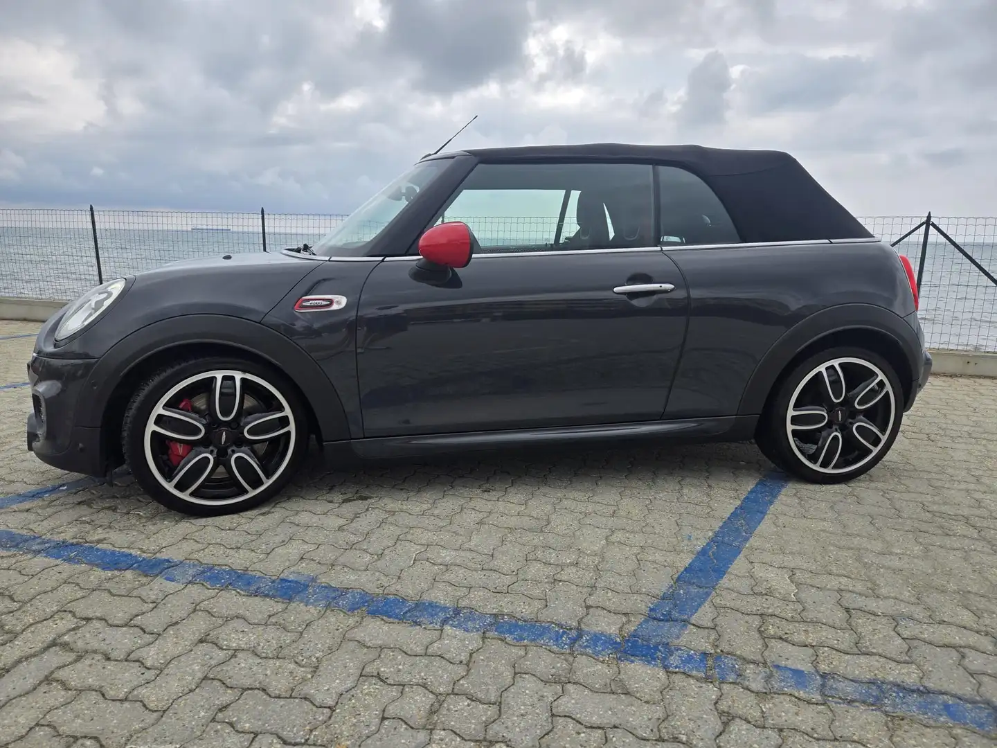 MINI John Cooper Works Cabrio Mini IV F57 2016 Cabrio 2.0 Hype auto Szary - 2