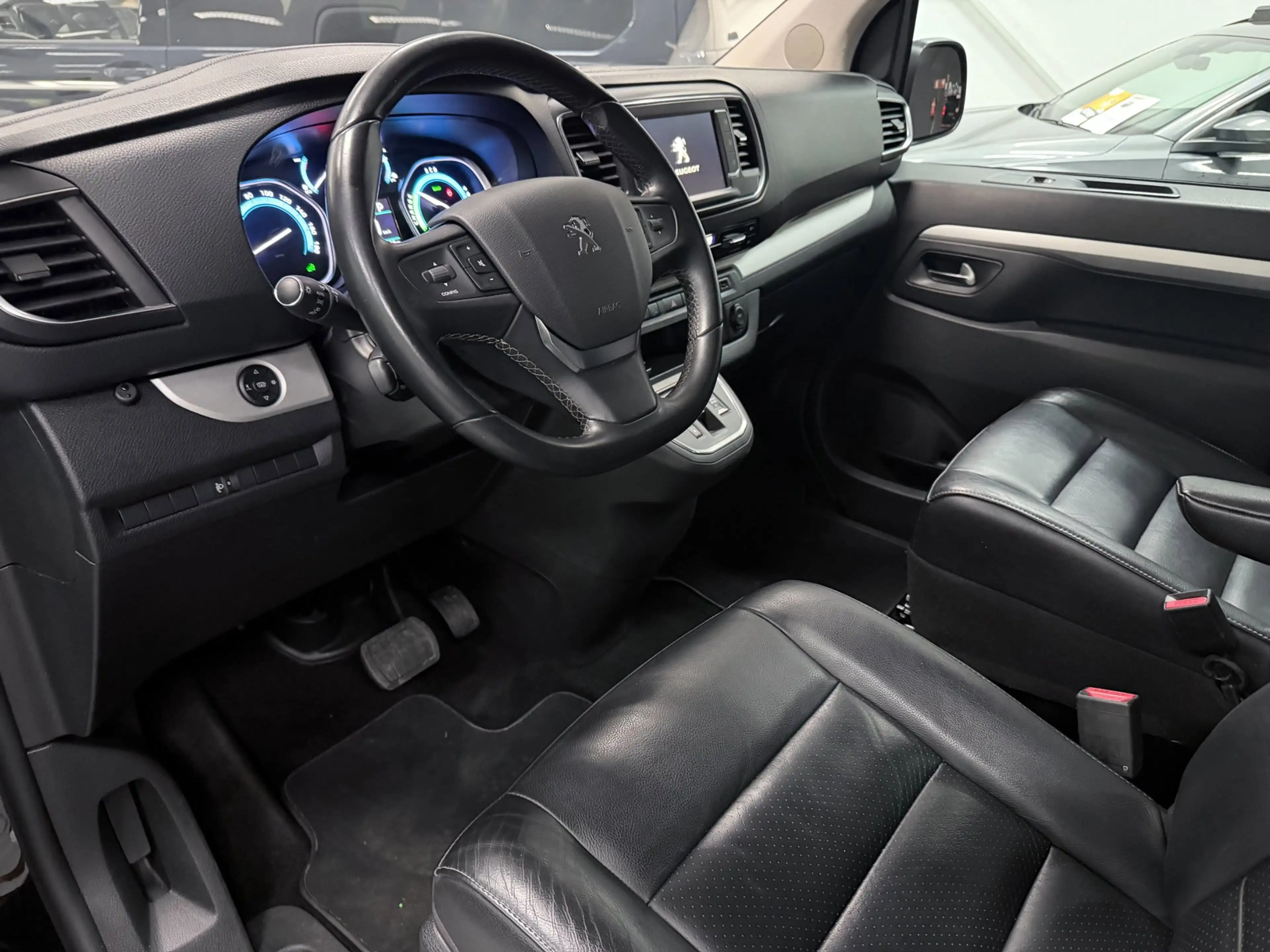 Peugeot e-Traveller 75 kWh Business VIP 8 PERSOONS PANO/MASSAGE-STOEL+ — photo 13