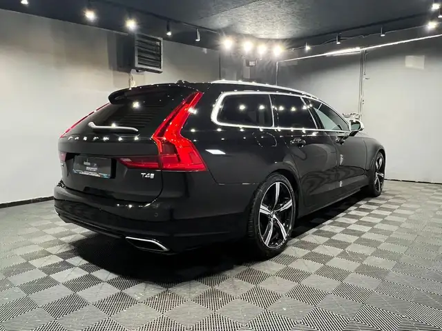 Volvo V90 view 4